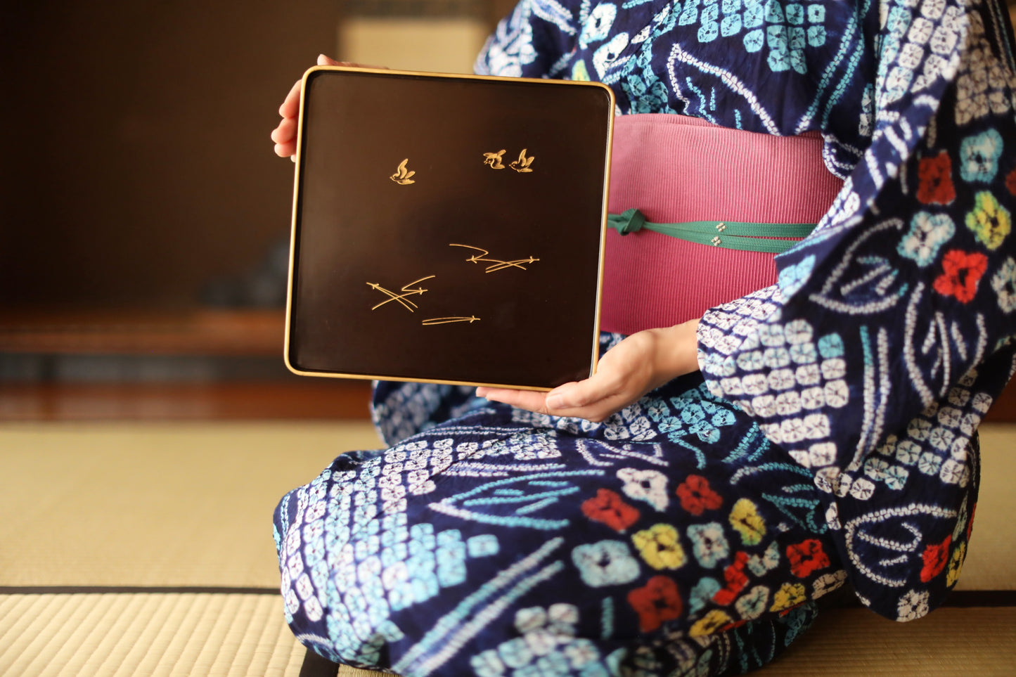 Japanese vintage Urushi Lacquer wooden tray with MAKIE gold little birds Ozen/Obon/ with low legs Japanese furniture 1960s 9.4in/24cm
