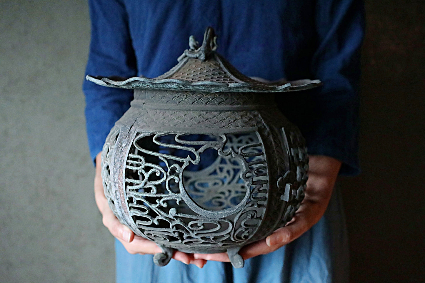 FINE! Japanese antique bronze Lantern, garden lamp, Hanging or Standing Lantern Tsuridoro with dragon cloud open work H11.4in/H29cm