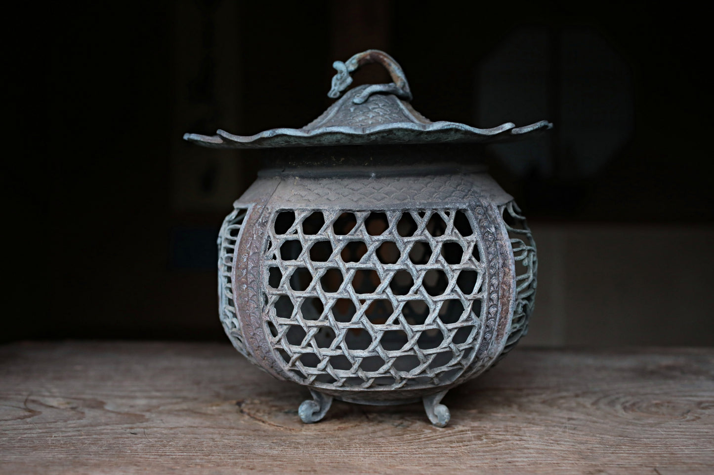 FINE! Japanese antique bronze Lantern, garden lamp, Hanging or Standing Lantern Tsuridoro with dragon cloud open work H11.4in/H29cm