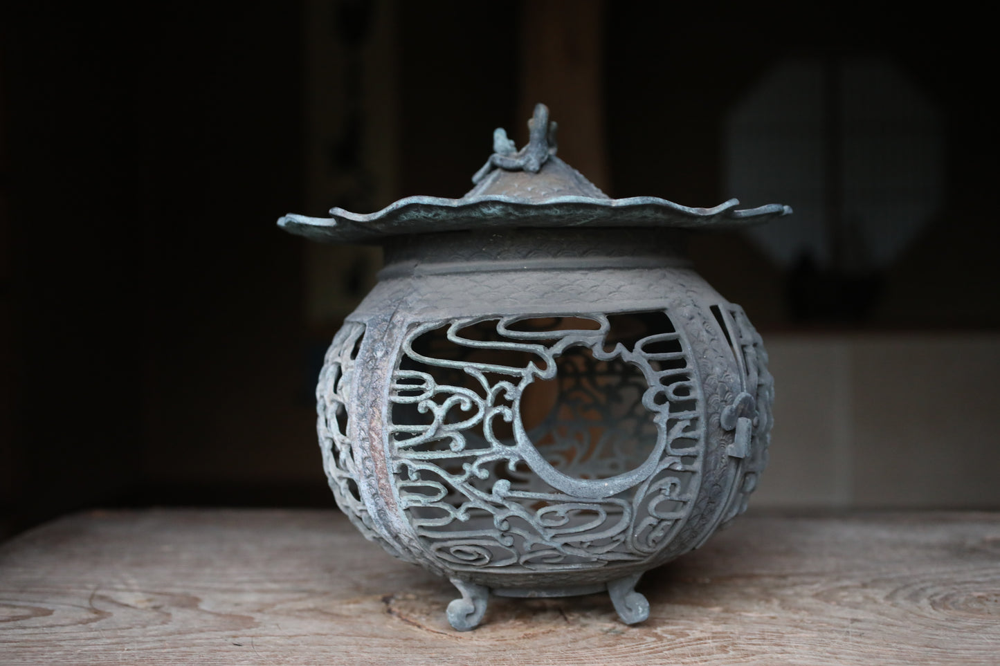 FINE! Japanese antique bronze Lantern, garden lamp, Hanging or Standing Lantern Tsuridoro with dragon cloud open work H11.4in/H29cm