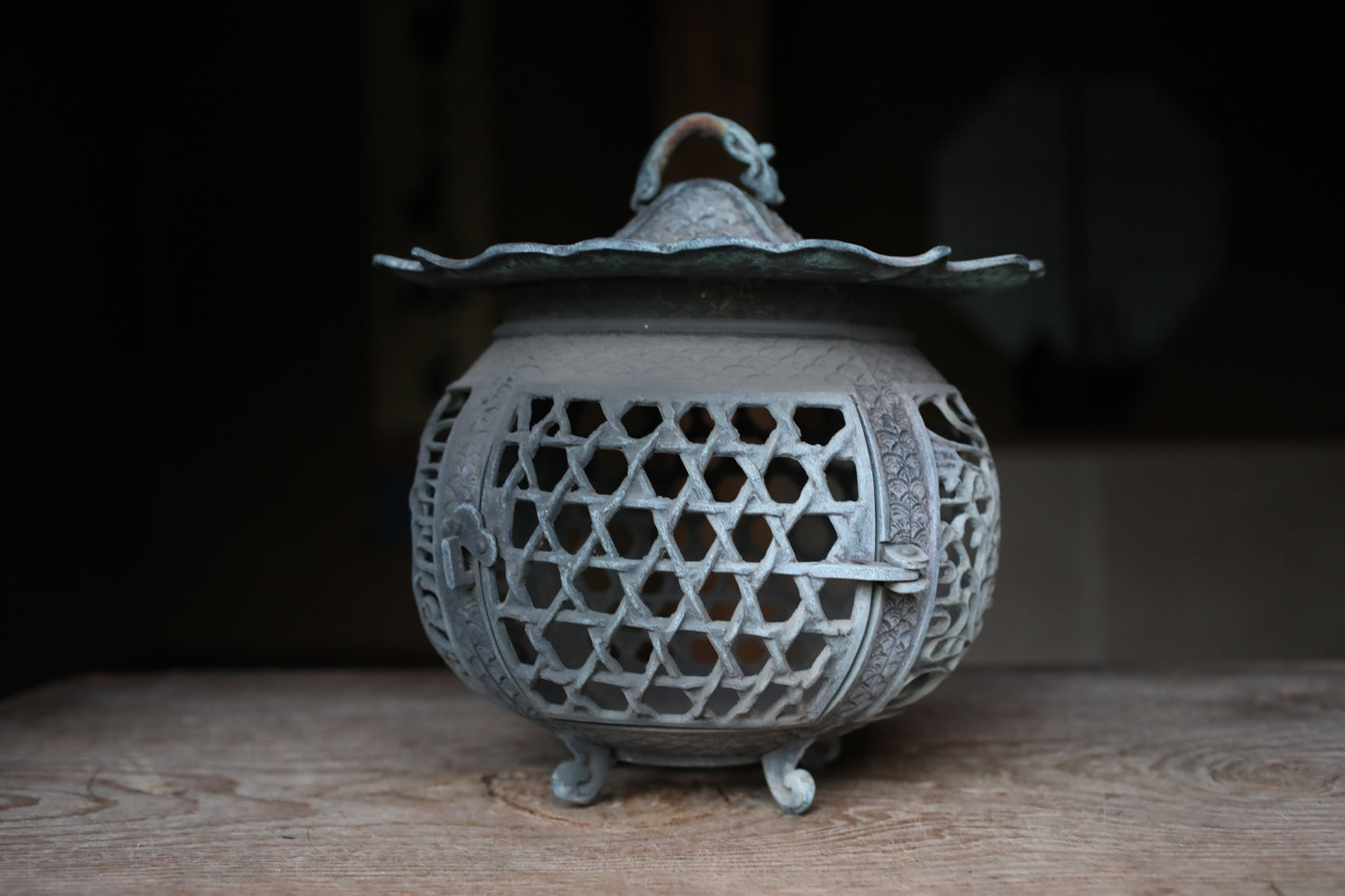 FINE! Japanese antique bronze Lantern, garden lamp, Hanging or Standing Lantern Tsuridoro with dragon cloud open work H11.4in/H29cm