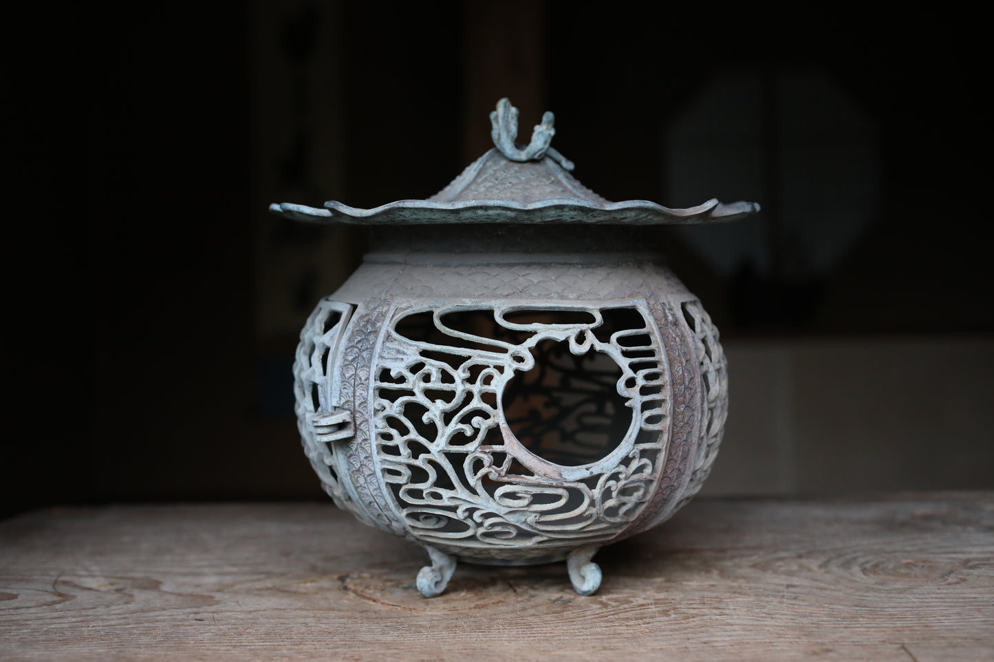 FINE! Japanese antique bronze Lantern, garden lamp, Hanging or Standing Lantern Tsuridoro with dragon cloud open work H11.4in/H29cm