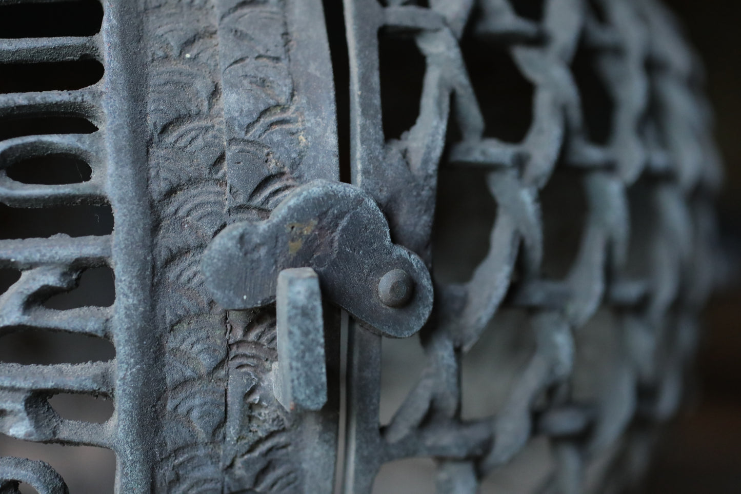 FINE! Japanese antique bronze Lantern, garden lamp, Hanging or Standing Lantern Tsuridoro with dragon cloud open work H11.4in/H29cm