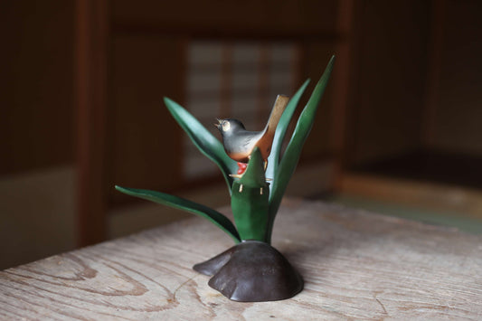 Japanese vintage bird and flower Rohdea japonica ornament figurine made of bronze For GIFT, H7.5in×W8.7in/H19×22cm