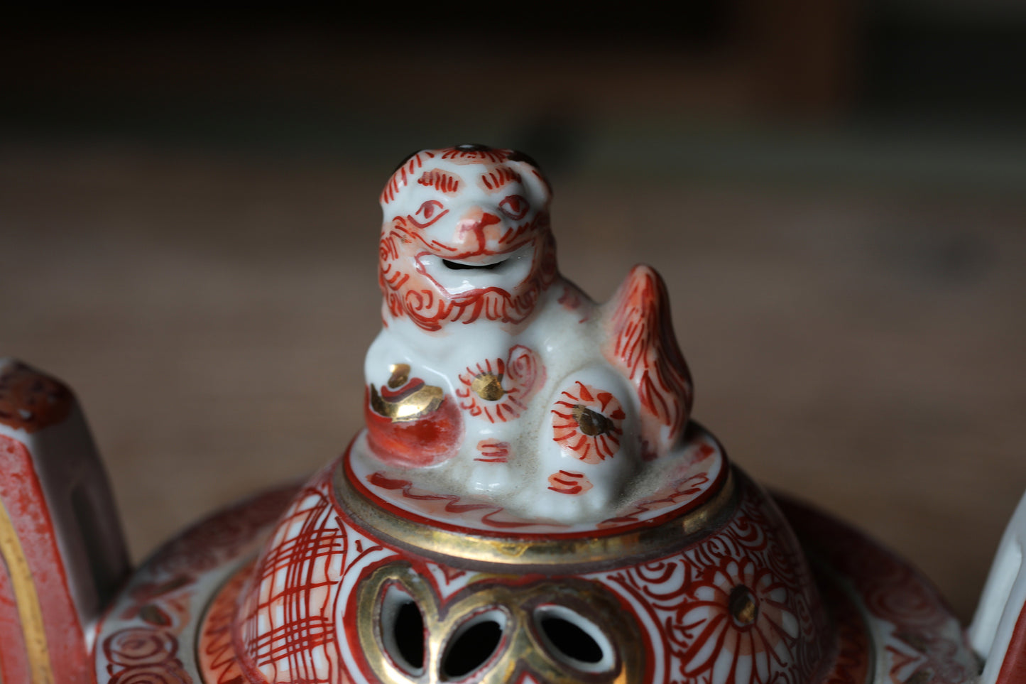 Japanese beautiful vintage KUTANI ceramic censer incense burner with lion, phoenix flower, gold and red, For GIFT W4.7in/W12cm