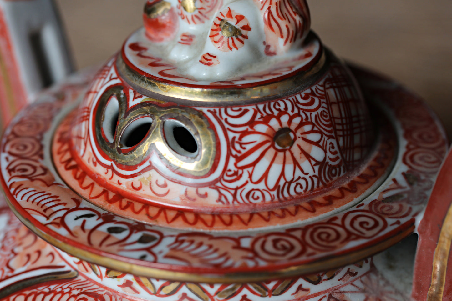 Japanese beautiful vintage KUTANI ceramic censer incense burner with lion, phoenix flower, gold and red, For GIFT W4.7in/W12cm