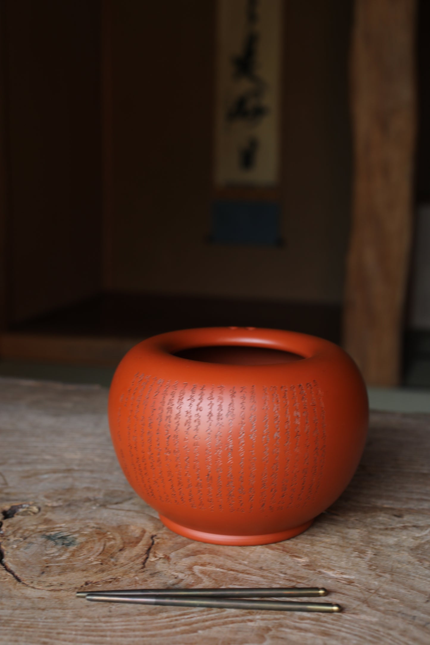 Japanese vintage Tokoname ware small HIBACHI brazier with Fine letter engraving hand craft red clay Kanji signed H4.3×6.5in/H11×16.5cm