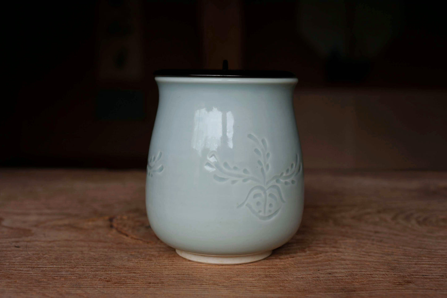 Japanese vintage Mizusashi jar with lacquered wood lid porcelain kiln craft For Tea ceremony "Celadon" with signed W6.7in/W17cm