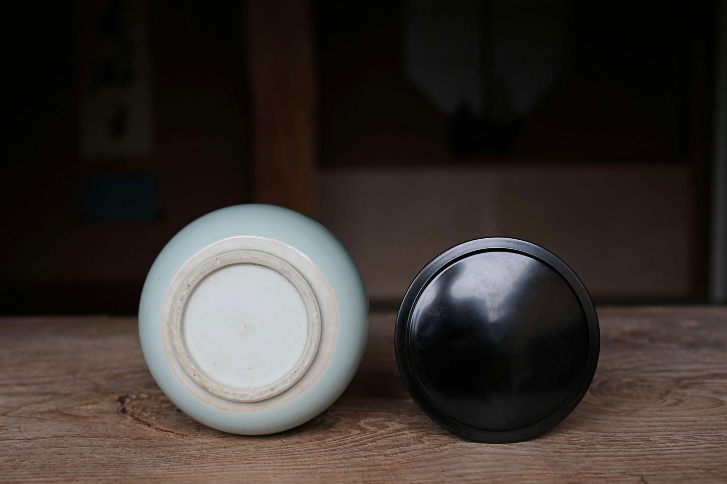 Japanese vintage Mizusashi jar with lacquered wood lid porcelain kiln craft For Tea ceremony "Celadon" with signed W6.7in/W17cm
