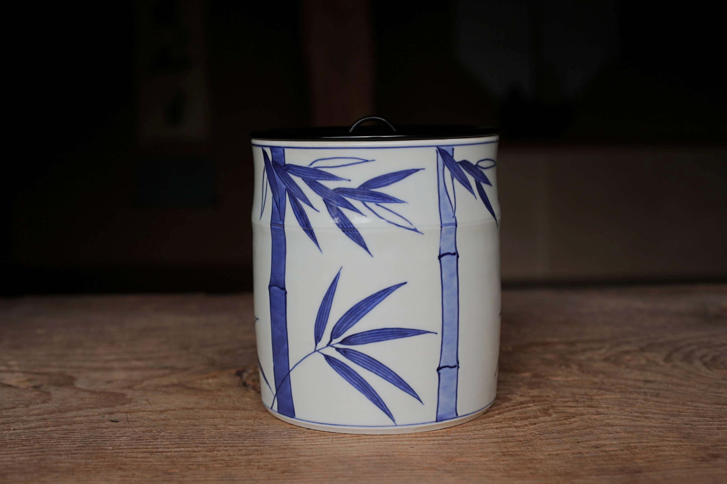 Japanese vintage Mizusashi jar with lacquered wood lid porcelain kiln craft For Tea ceremony "Sometsuke" with signed W6.9in/W17.5cm