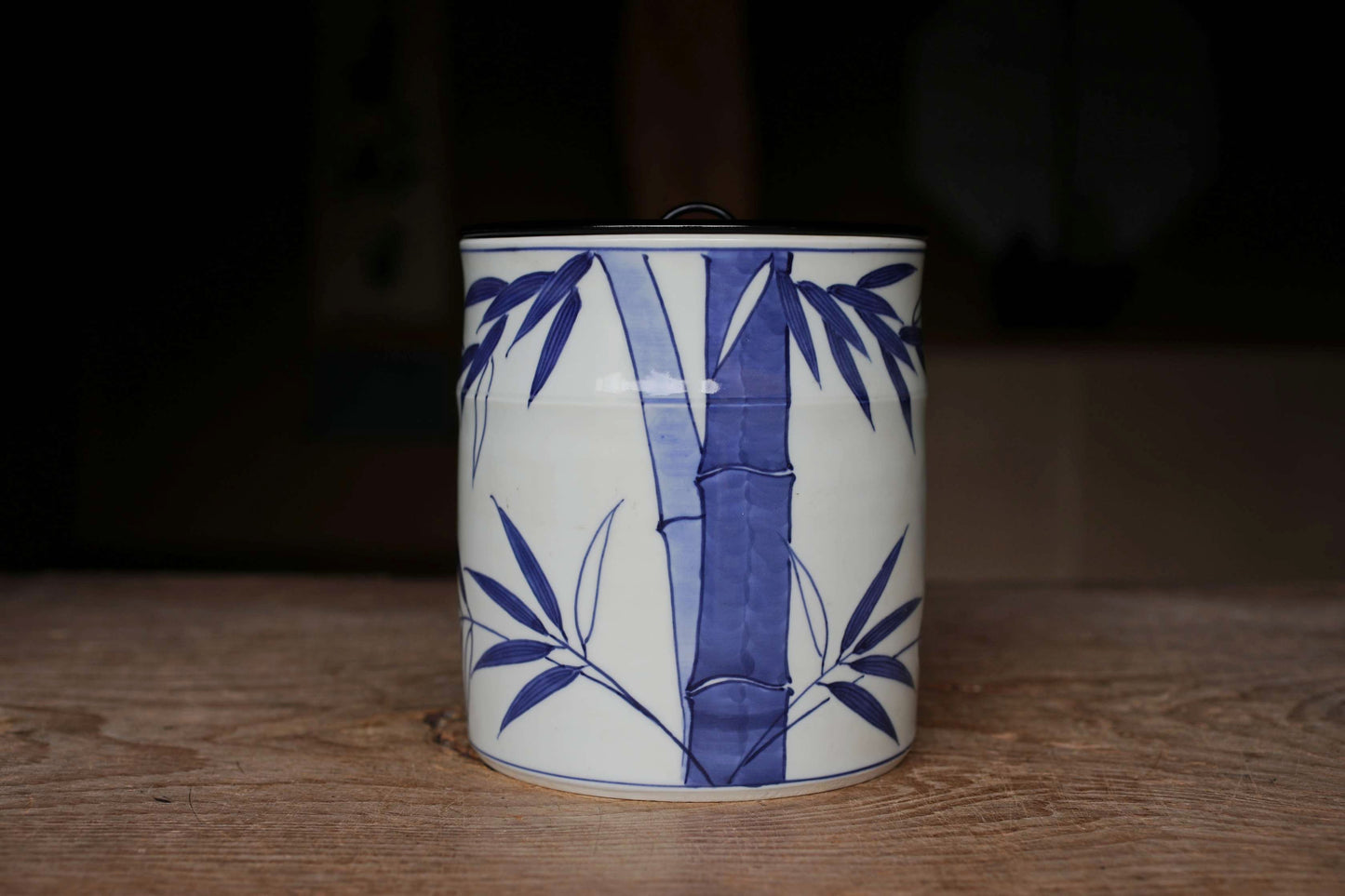 Japanese vintage Mizusashi jar with lacquered wood lid porcelain kiln craft For Tea ceremony "Sometsuke" with signed W6.9in/W17.5cm