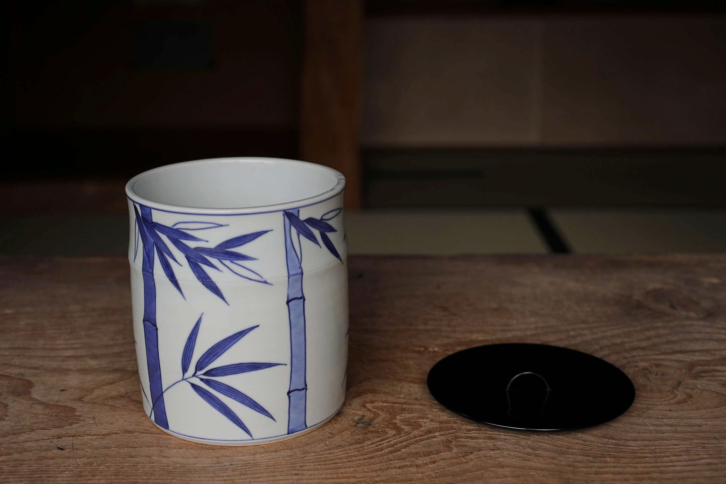 Japanese vintage Mizusashi jar with lacquered wood lid porcelain kiln craft For Tea ceremony "Sometsuke" with signed W6.9in/W17.5cm