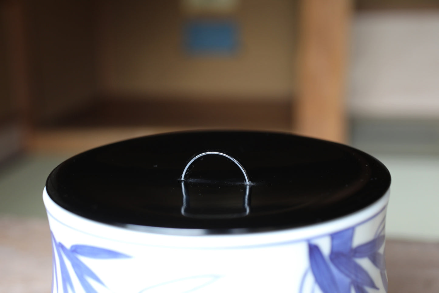 Japanese vintage Mizusashi jar with lacquered wood lid porcelain kiln craft For Tea ceremony "Sometsuke" with signed W6.9in/W17.5cm