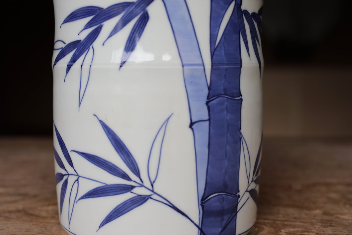 Japanese vintage Mizusashi jar with lacquered wood lid porcelain kiln craft For Tea ceremony "Sometsuke" with signed W6.9in/W17.5cm