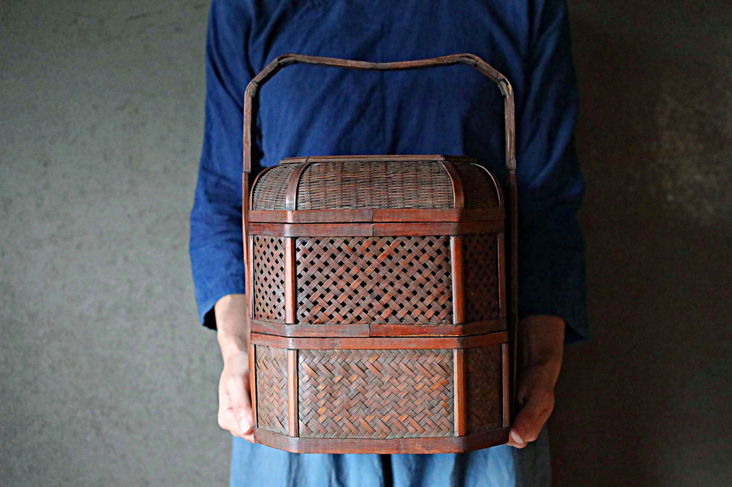 Japanese vintage 1950s Large bamboo box For Tea set BENTO box backpack with bird and flowers KAGO basket H14.4×W10.6×D9.4in/H36.5×W27×24cm