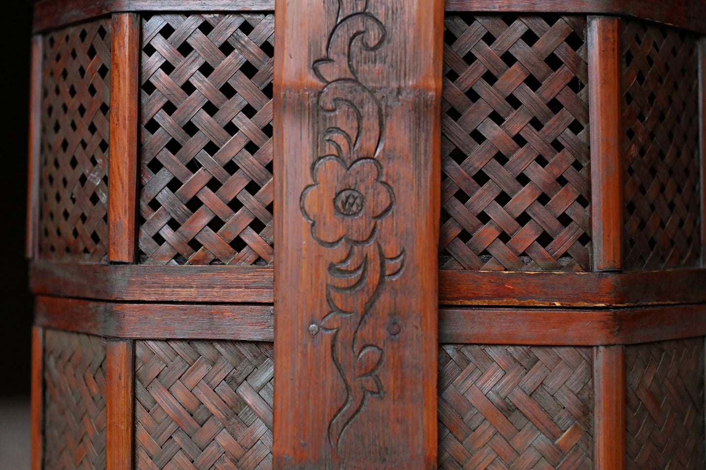 Japanese vintage 1950s Large bamboo box For Tea set BENTO box backpack with bird and flowers KAGO basket H14.4×W10.6×D9.4in/H36.5×W27×24cm