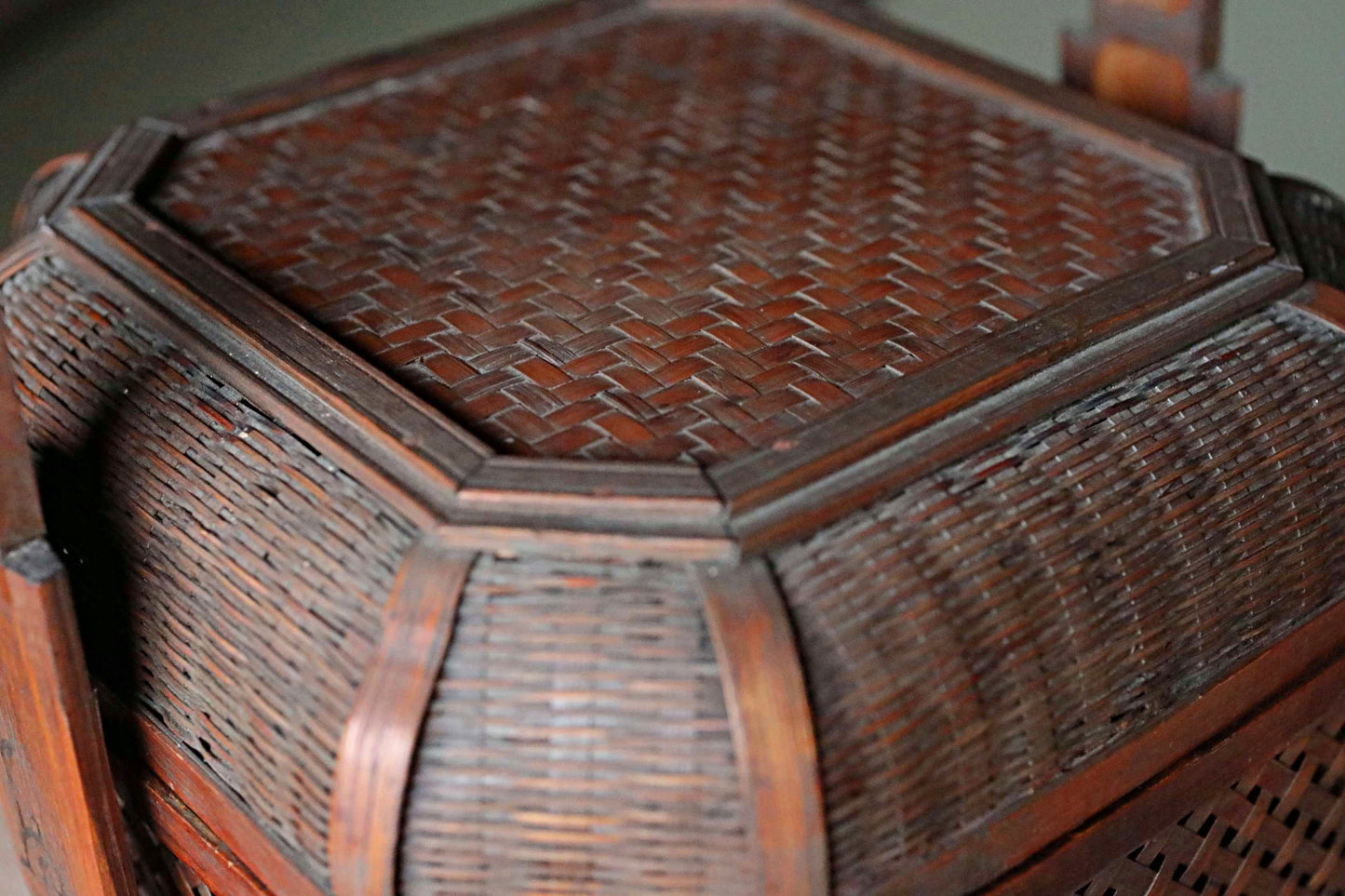 Japanese vintage 1950s Large bamboo box For Tea set BENTO box backpack with bird and flowers KAGO basket H14.4×W10.6×D9.4in/H36.5×W27×24cm