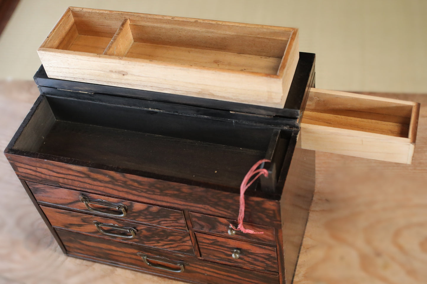 Japanese vintage 1930s furniture Small lacquer Chest of drawers "tansu" Black woodgrain pattern for sawing drawer H10×W12.9in /H25.5×32.8cm