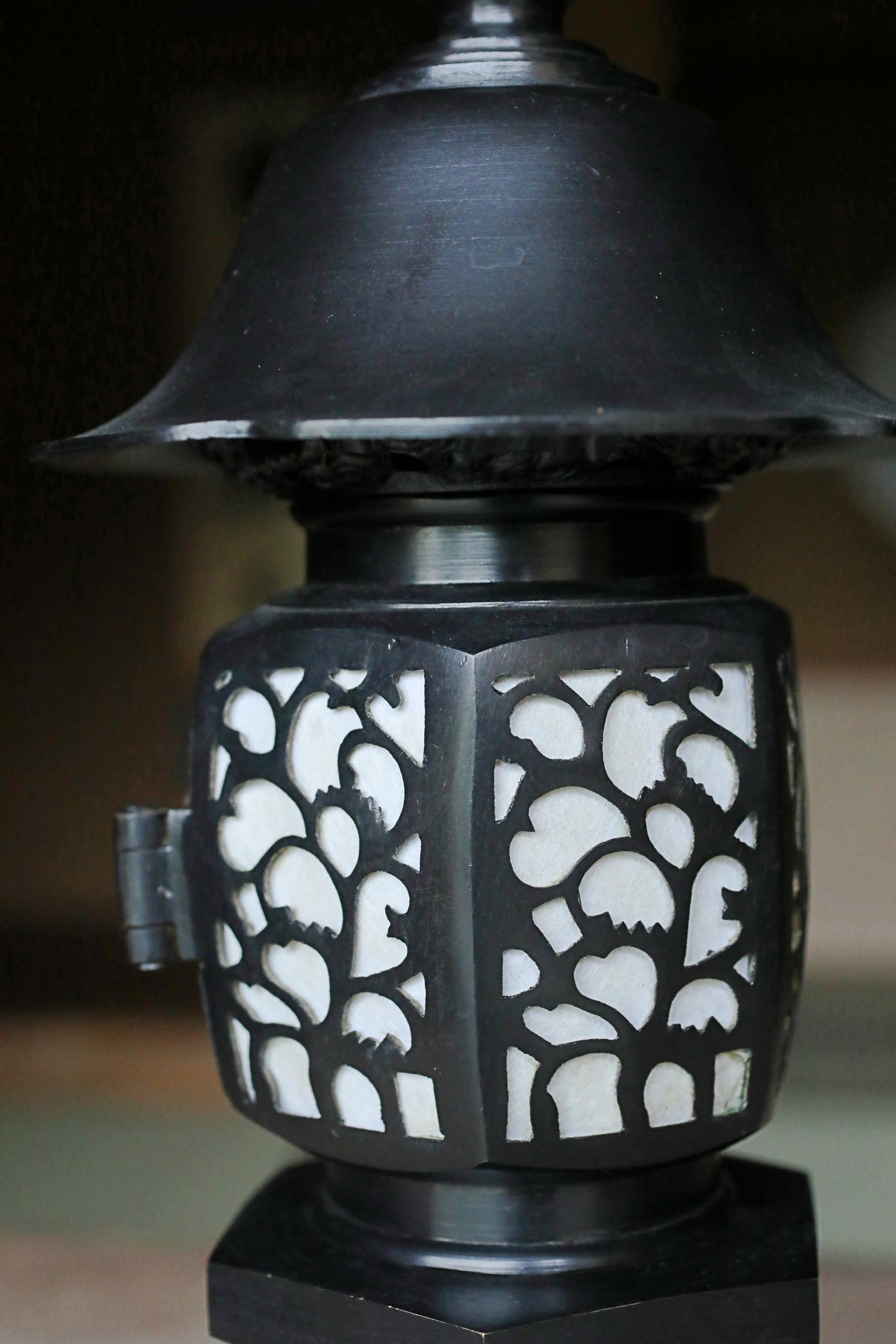 Japanese furniture vintage buddhist lantern made of bronze, metal hand craft openwork indirect lighting H15.4×W6.3in/H39×16cm