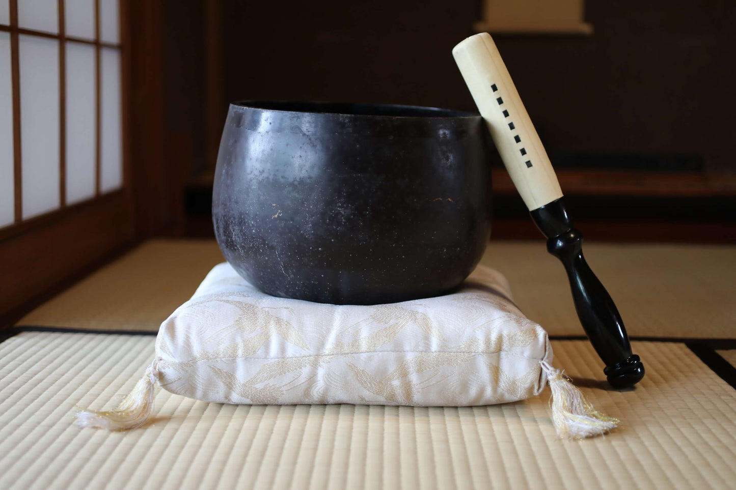 LARGE! FINE! Japanese vintage Bronze buddhist chanting bell, Singing Bowl, ORIN Buddhist temple with cushions Crane stick W11.8in/W30cm