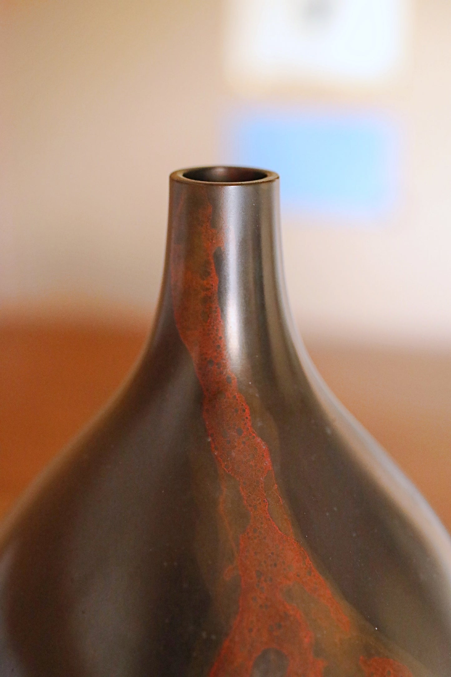 FINE! Japanese vintage 1960s Bronze flower vase black, red marble with beautiful with 峰雲  sign furniture H8.7in/H22cm