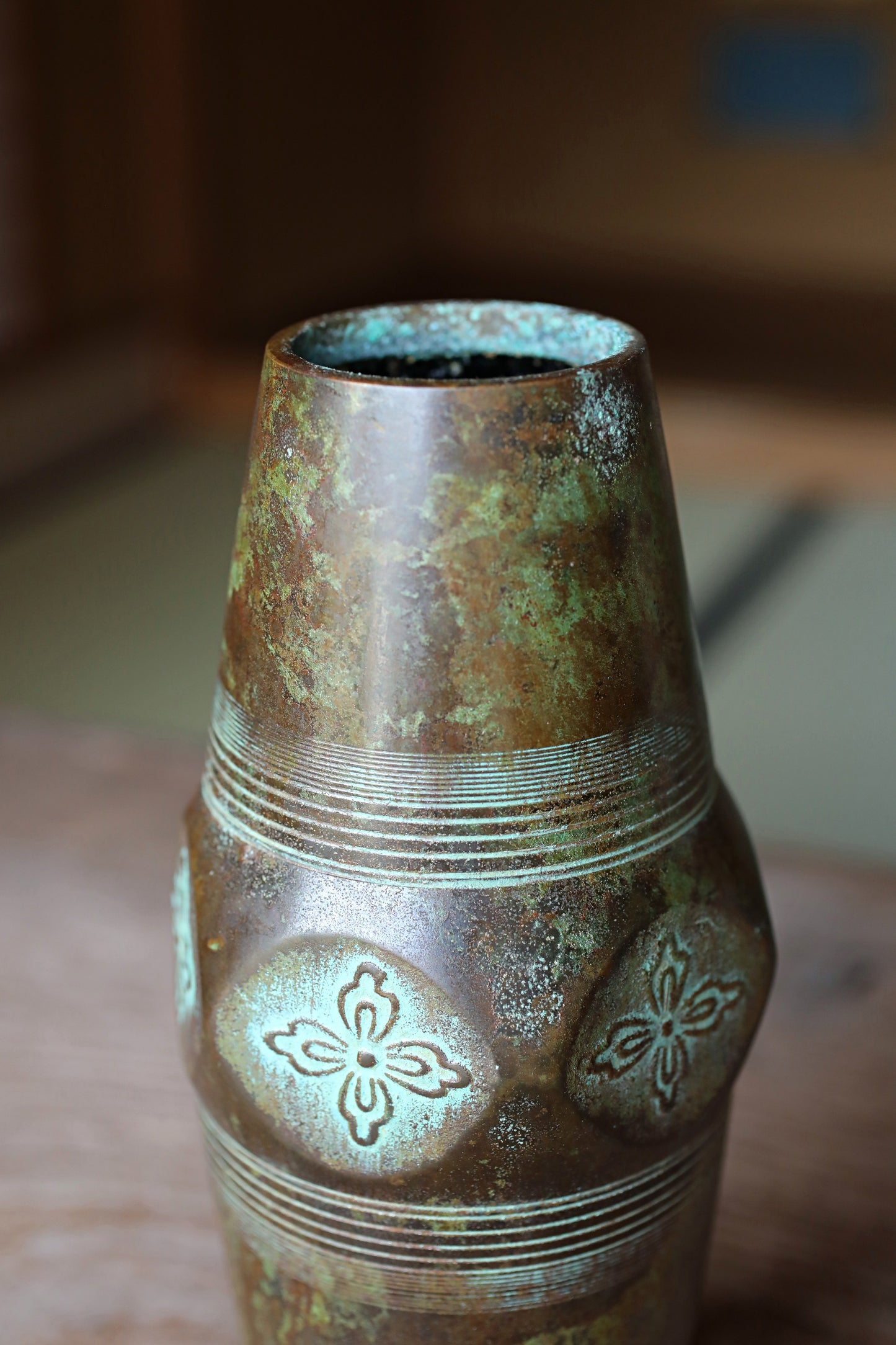 Japanese Vintage 1960s bronze vase with flower relief with signature, metal hand craft vase, H8.9×W3.5in/H22.5×9cm