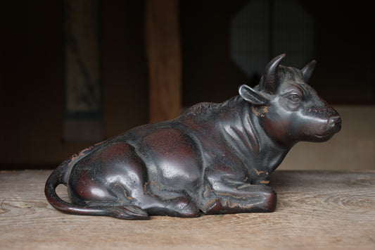 Japanese cast iron Cow Large Figurine, Vintage Animal Art (W16.3in/W41.5cm)