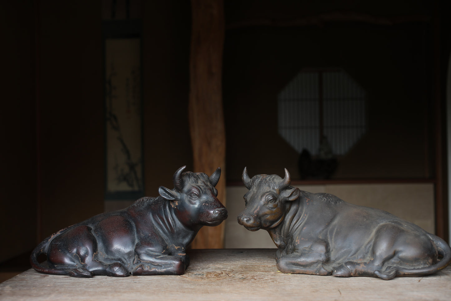 Japanese cast iron Cow Large Figurine, Vintage Animal Art (W16.3in/W41.5cm)