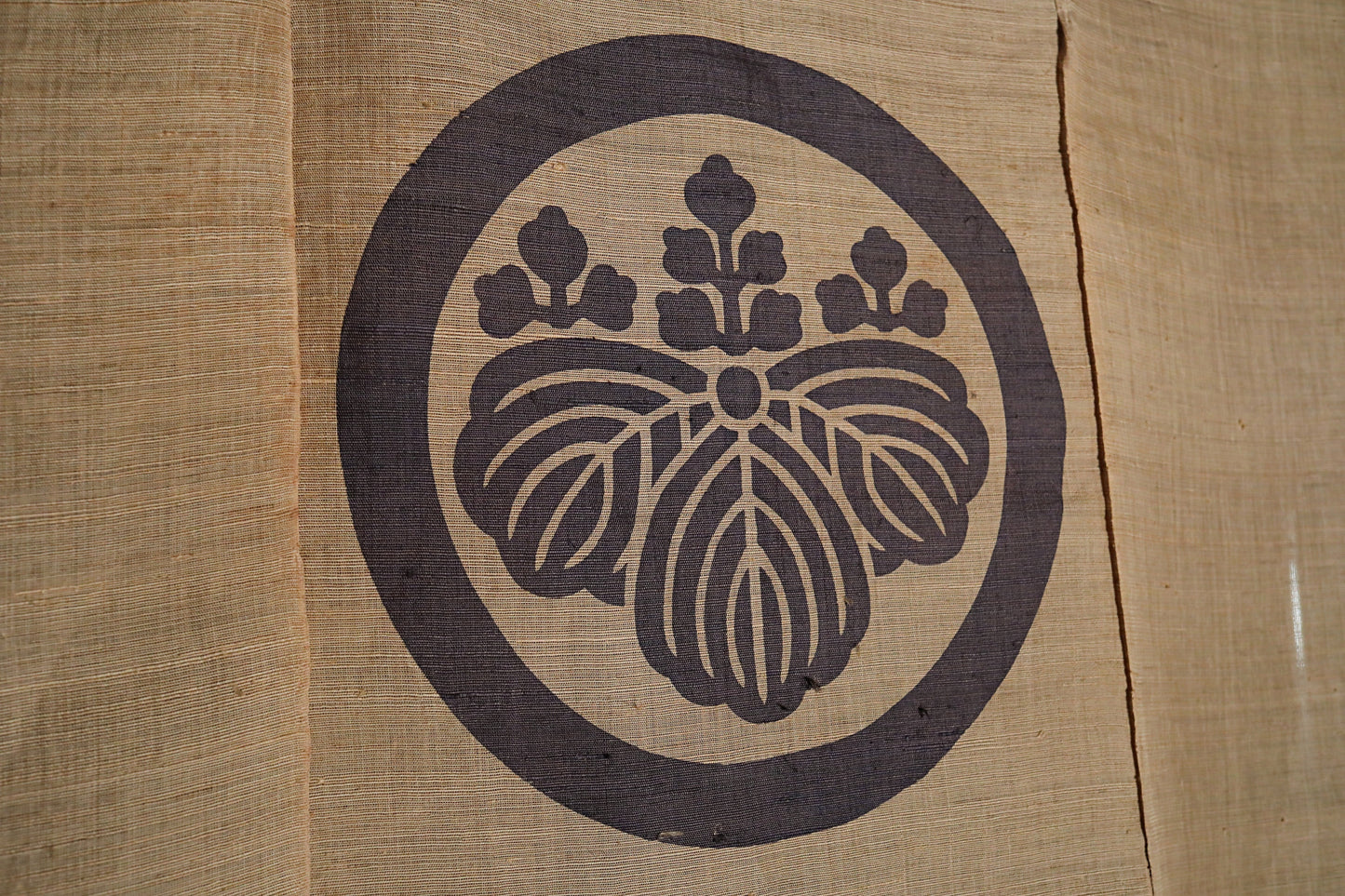 Japanese Noren curtain with a family crest and waves, 100% linen, interior, wall hanging H57.5×42.1in/H146×107cm