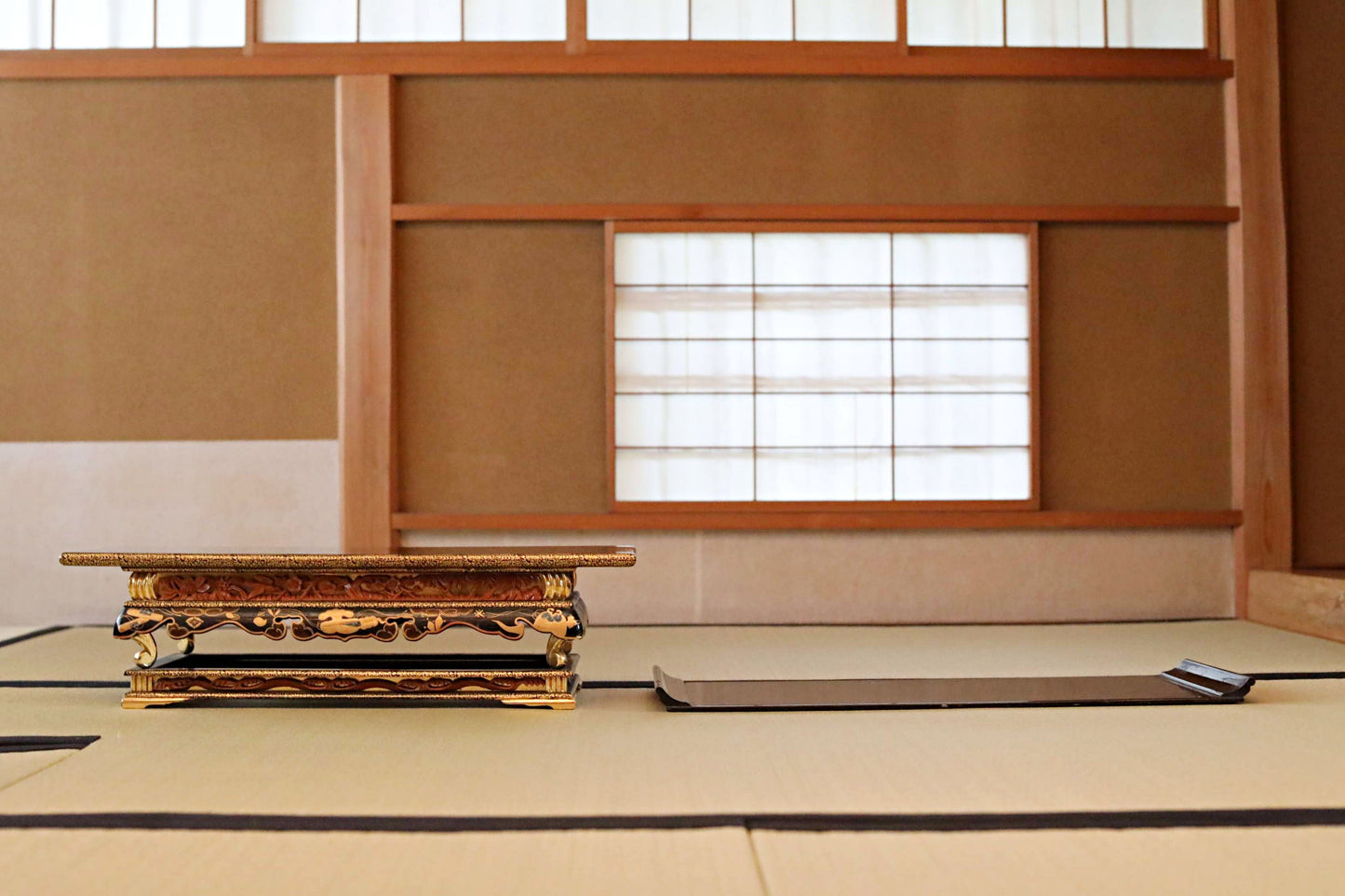 Japanese vintage MAKIE lacquer pedestal, Buddhist table temple stand, furniture, Sutra desk W24.4in/W62cm