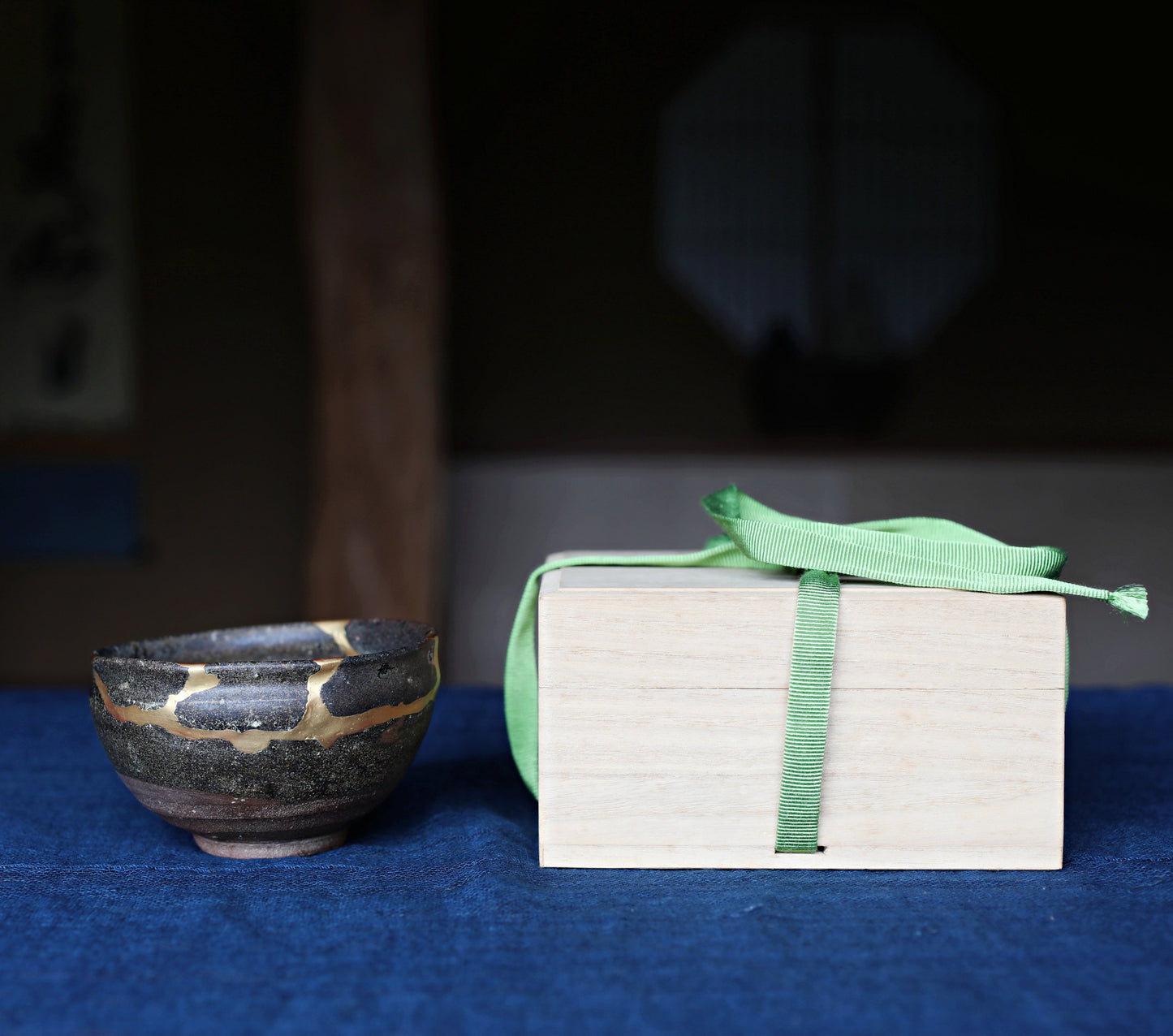 Japanese antique Karatsu Matcha tea bowl, Bold Gold Kintsugi, 17th century (W4.3in/W11cm)