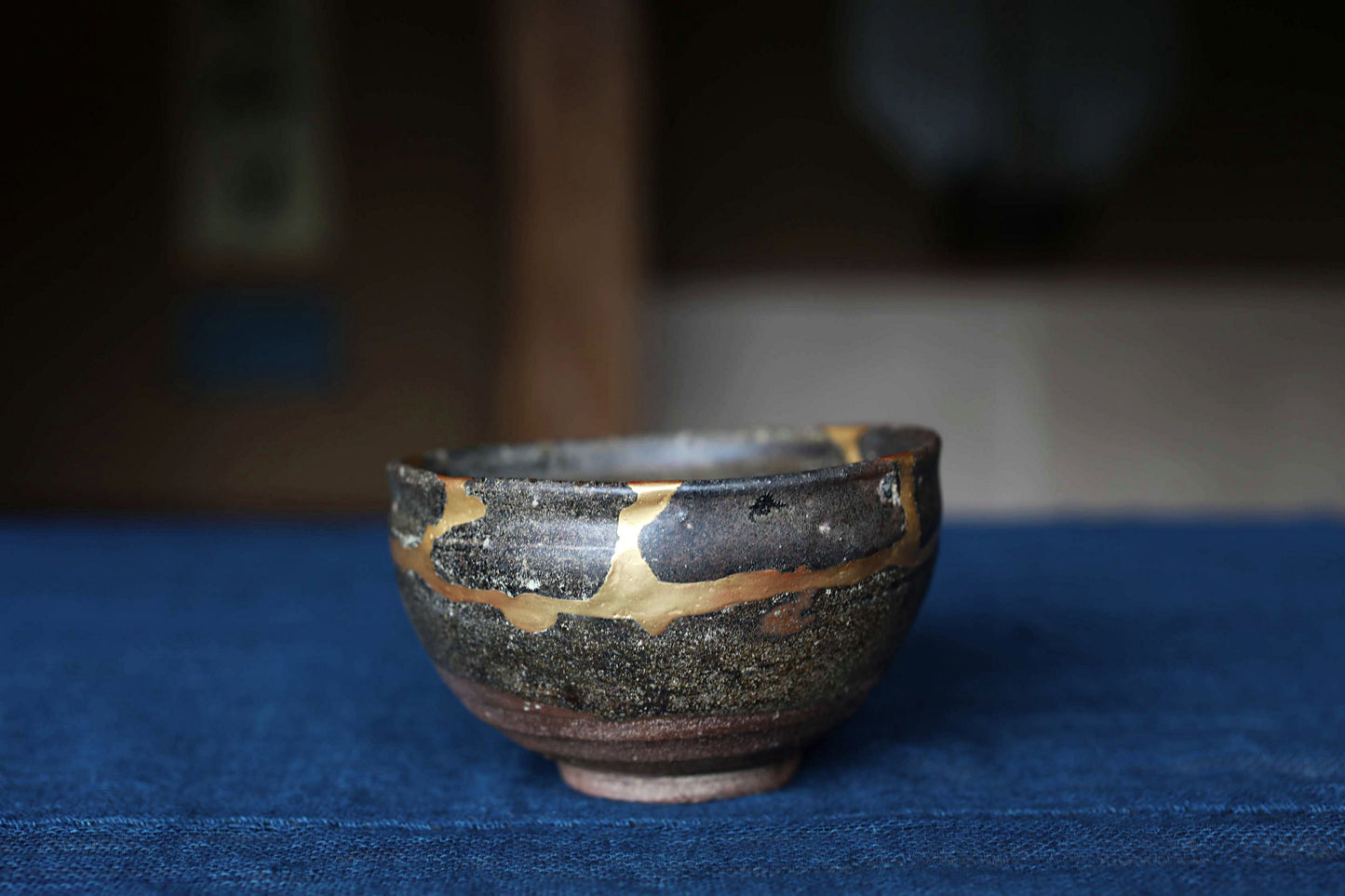 Japanese antique Karatsu Matcha tea bowl, Bold Gold Kintsugi, 17th century (W4.3in/W11cm)