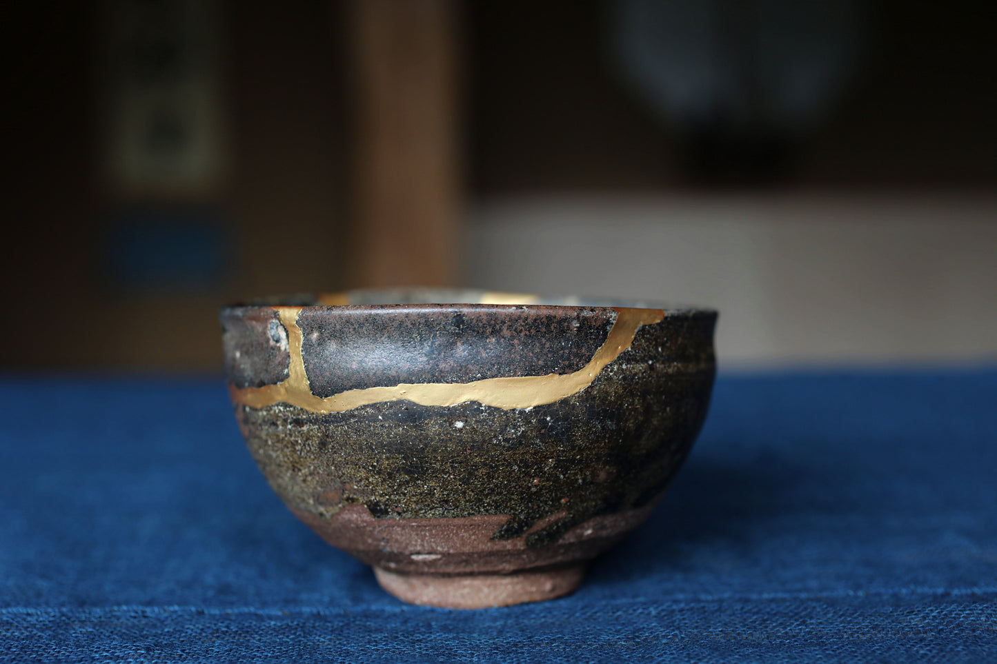 Japanese antique Karatsu Matcha tea bowl, Bold Gold Kintsugi, 17th century (W4.3in/W11cm)