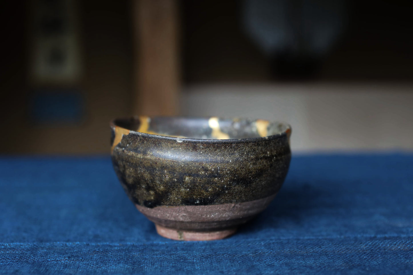 Japanese antique Karatsu Matcha tea bowl, Bold Gold Kintsugi, 17th century (W4.3in/W11cm)