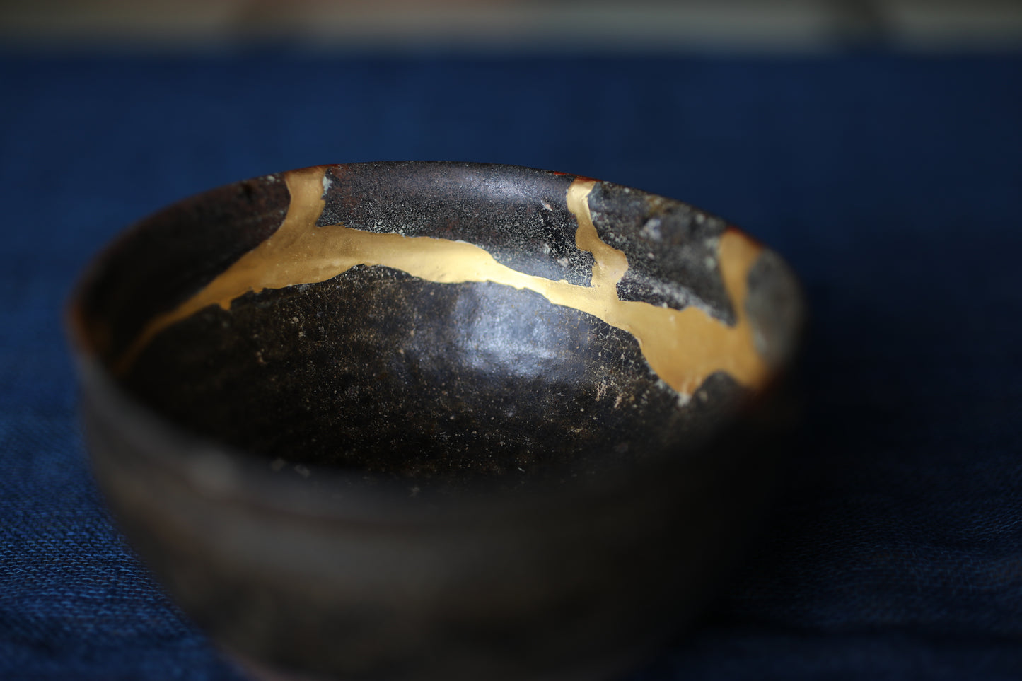 Japanese antique Karatsu Matcha tea bowl, Bold Gold Kintsugi, 17th century (W4.3in/W11cm)