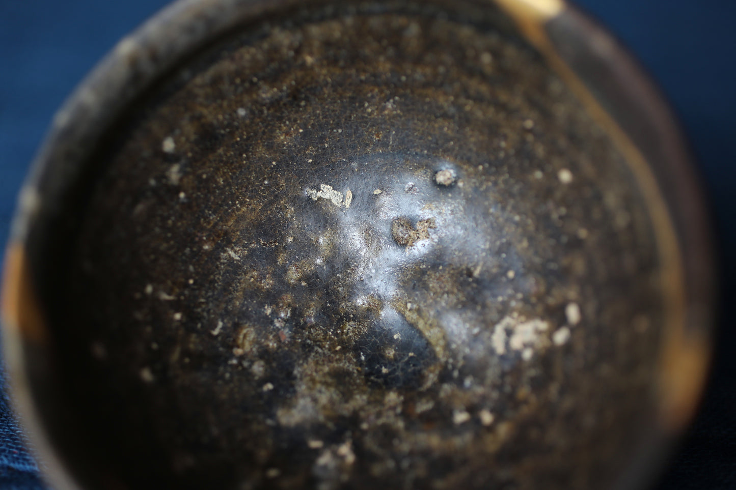 Japanese antique Karatsu Matcha tea bowl, Bold Gold Kintsugi, 17th century (W4.3in/W11cm)