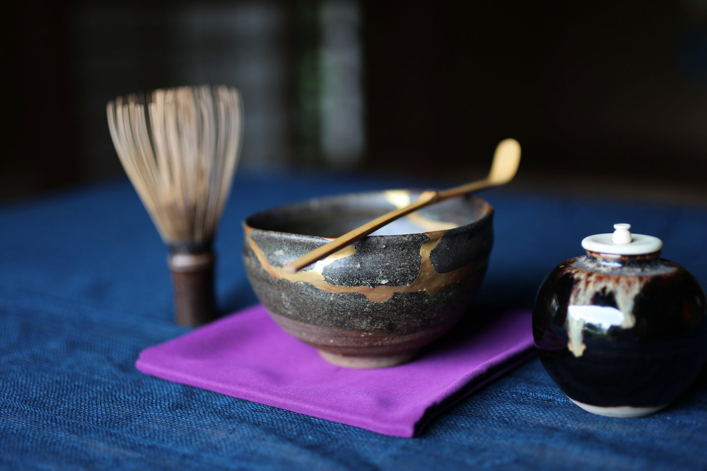 Japanese antique Karatsu Matcha tea bowl, Bold Gold Kintsugi, 17th century (W4.3in/W11cm)