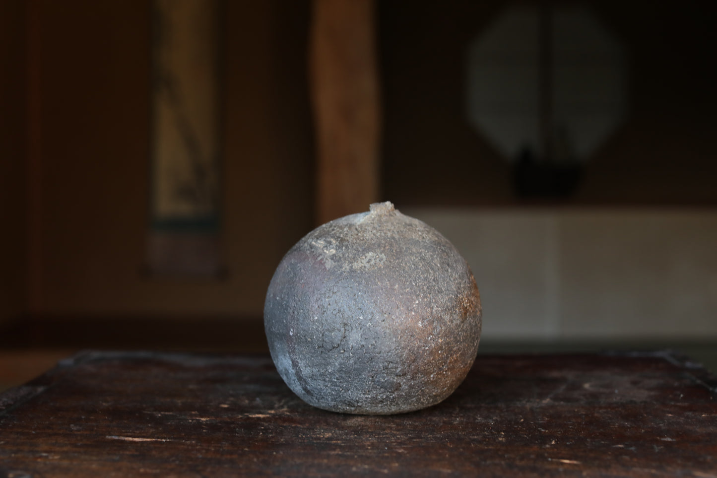 Bizen ware- Japanese Vase: Wabi Sabi Hunched Shape Pottery H4.7in/H12cm