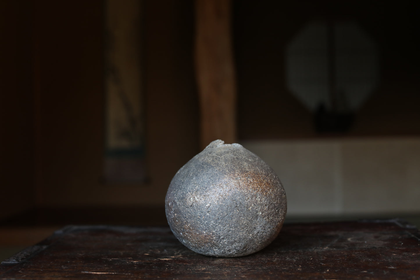 Bizen ware- Japanese Vase: Wabi Sabi Hunched Shape Pottery H4.7in/H12cm