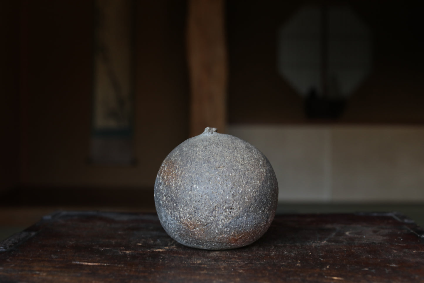 Bizen ware- Japanese Vase: Wabi Sabi Hunched Shape Pottery H4.7in/H12cm