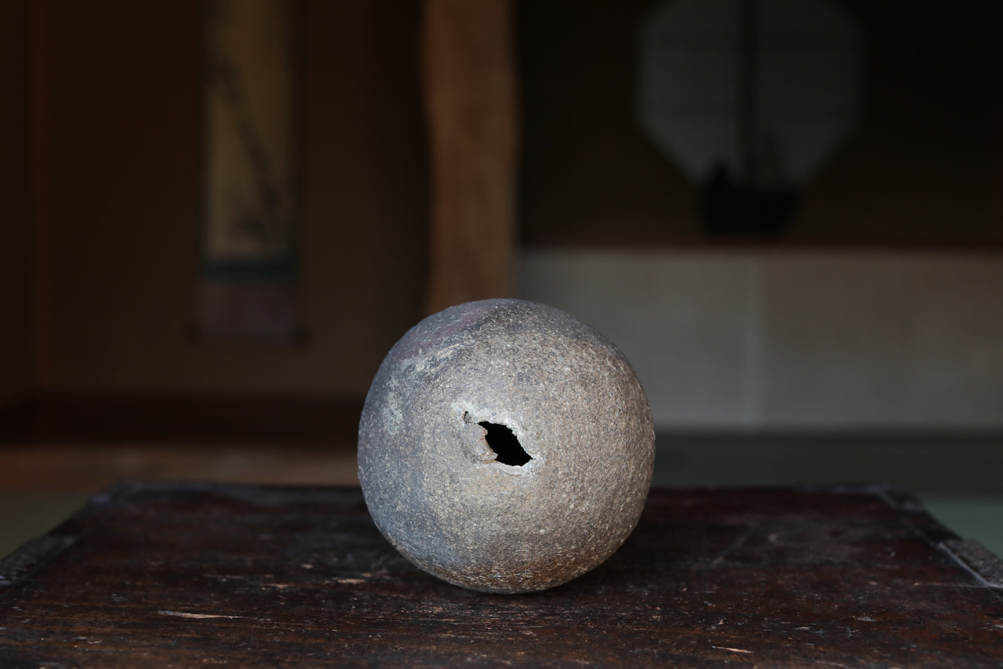 Bizen ware- Japanese Vase: Wabi Sabi Hunched Shape Pottery H4.7in/H12cm