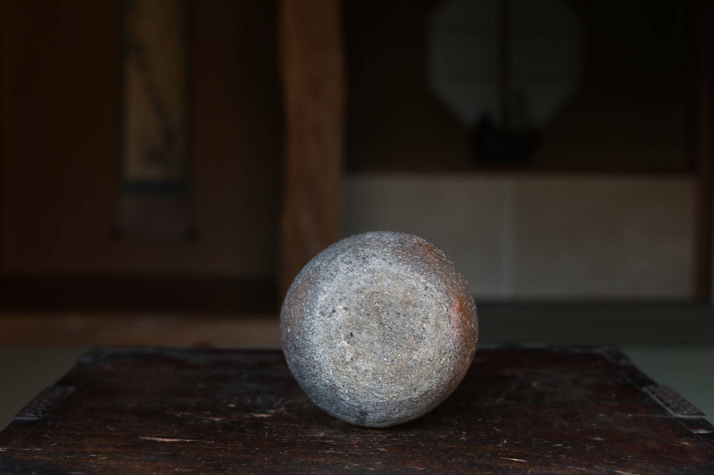 Bizen ware- Japanese Vase: Wabi Sabi Hunched Shape Pottery H4.7in/H12cm