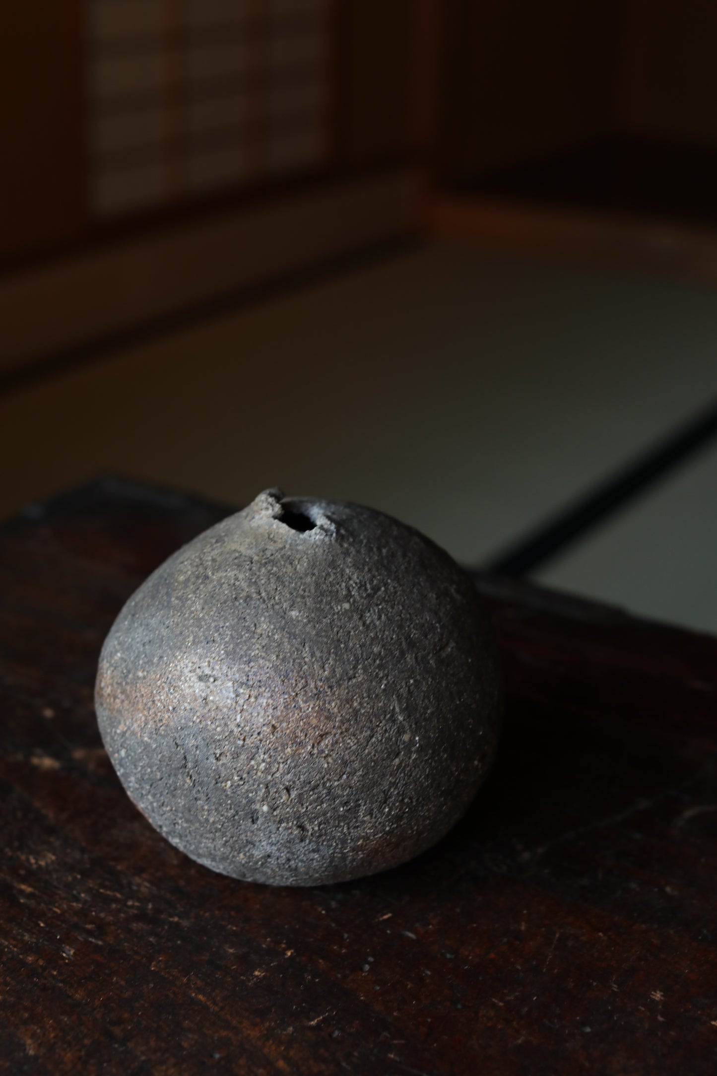 Bizen ware- Japanese Vase: Wabi Sabi Hunched Shape Pottery H4.7in/H12cm