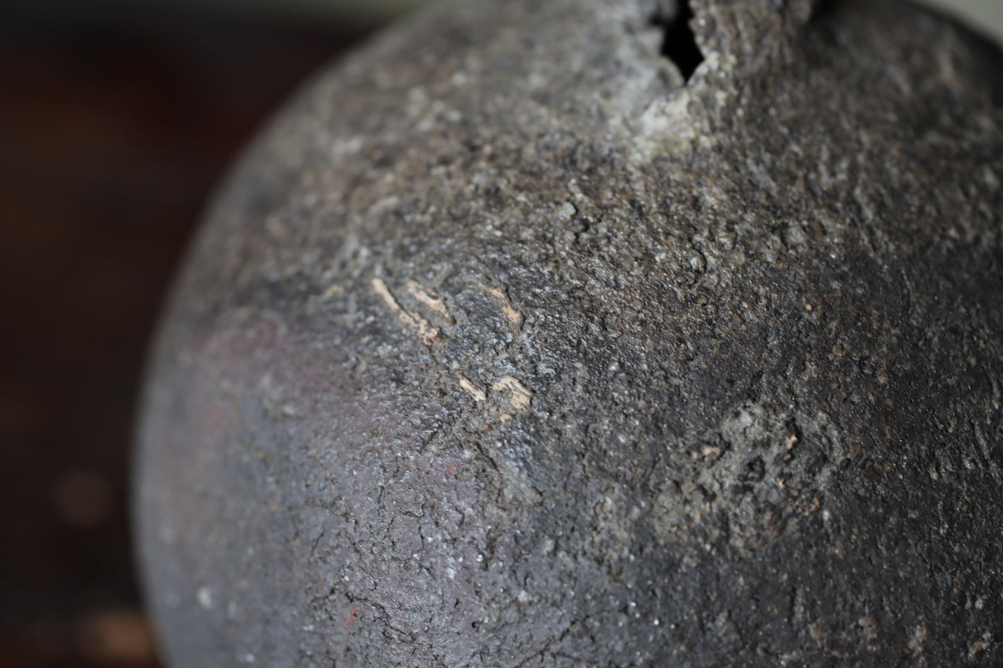 Bizen ware- Japanese Vase: Wabi Sabi Hunched Shape Pottery H4.7in/H12cm
