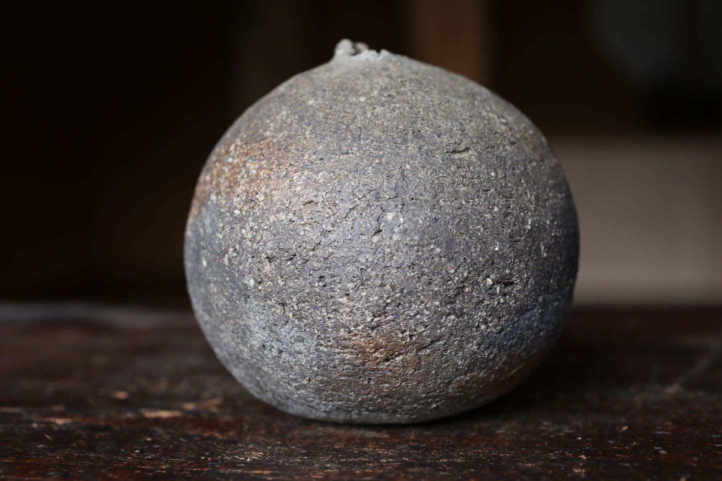 Bizen ware- Japanese Vase: Wabi Sabi Hunched Shape Pottery H4.7in/H12cm