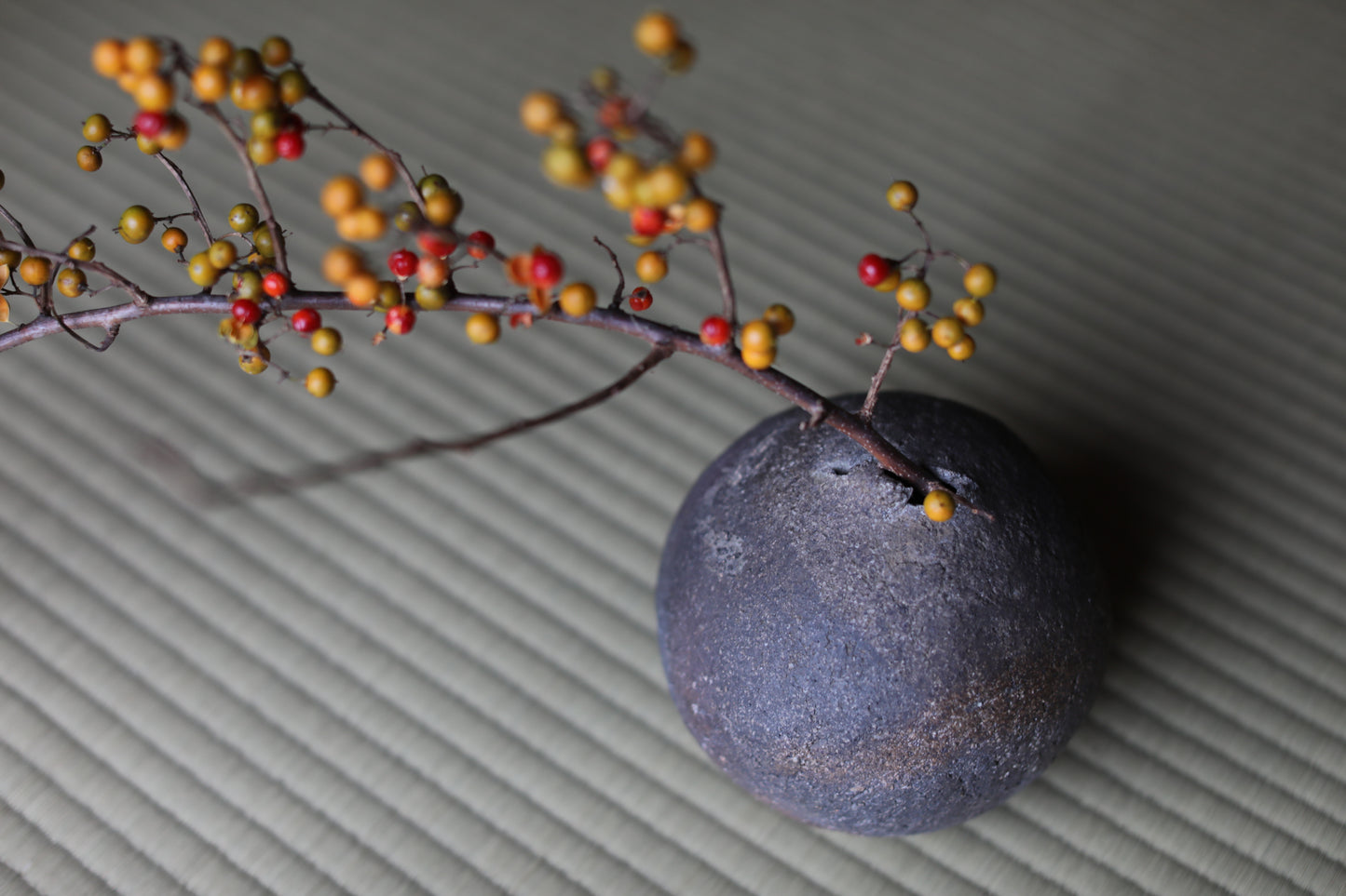 Bizen ware- Japanese Vase: Wabi Sabi Hunched Shape Pottery H4.7in/H12cm