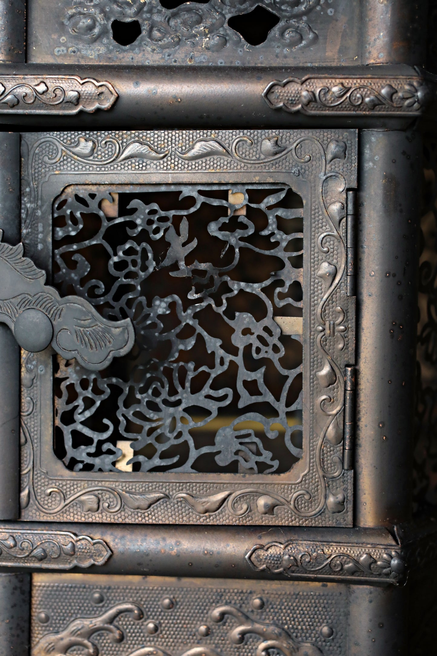 Japanese Antique 1920s buddhist altar, bronze metal hexagonal hanging lantern, lotus fretwork design, furniture H16.7in/H42.5cm