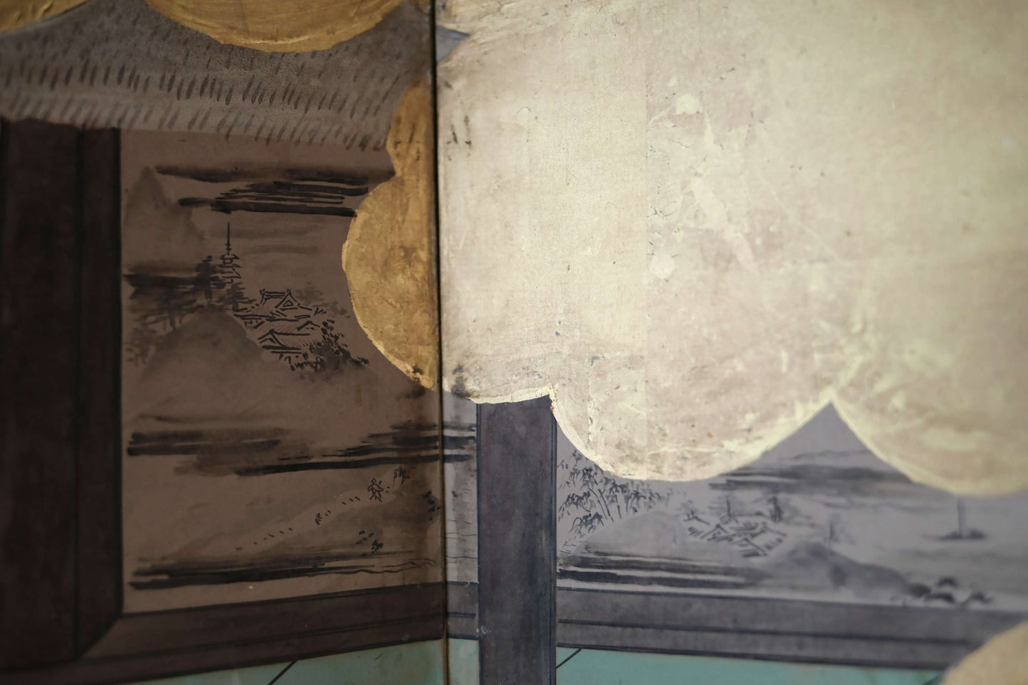 Antique Japanese furniture Byobu wind screen of hand painting Tale of Genji 1700s Real Gold Clouds Sea W111in/W282cm