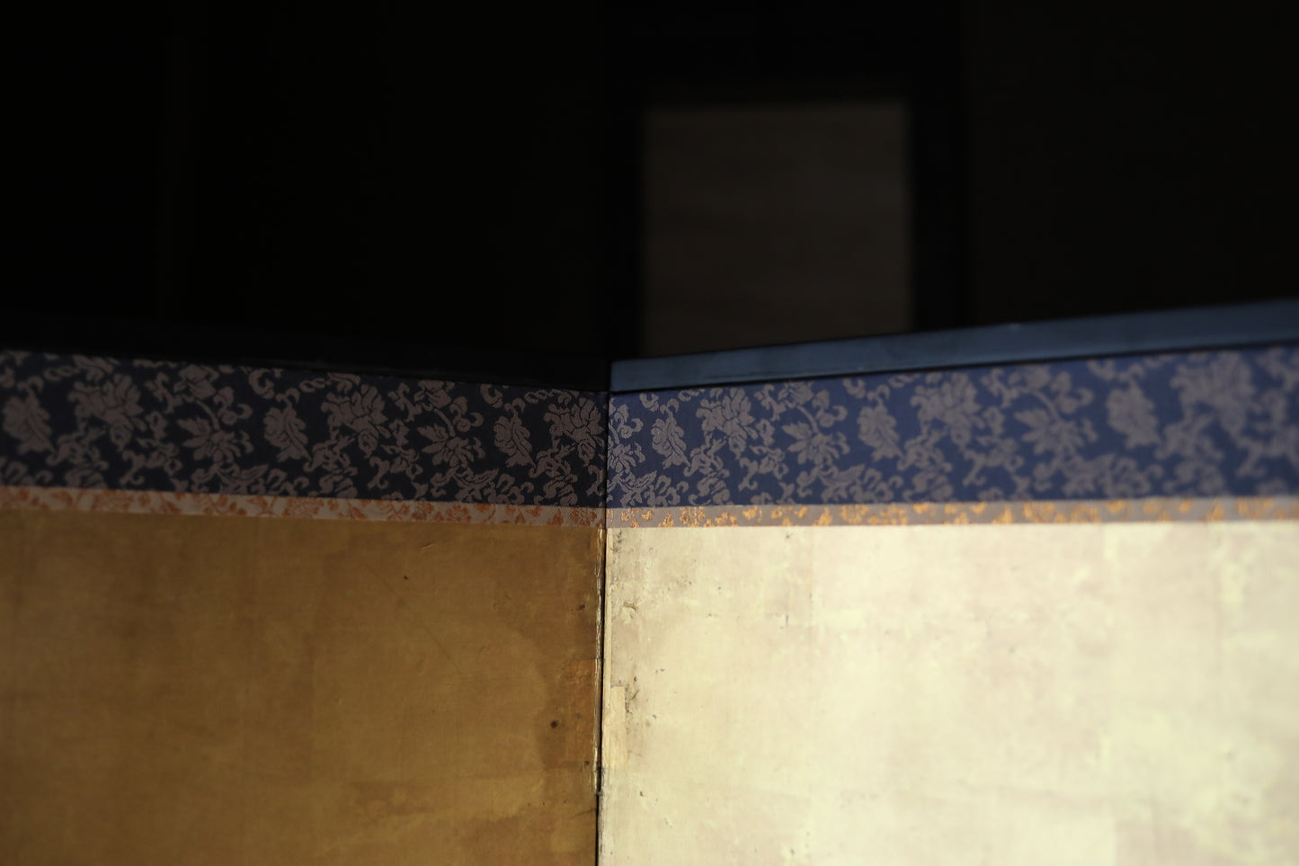 Antique Japanese furniture Byobu wind screen of hand painting Tale of Genji 1700s Real Gold Clouds Sea W111in/W282cm