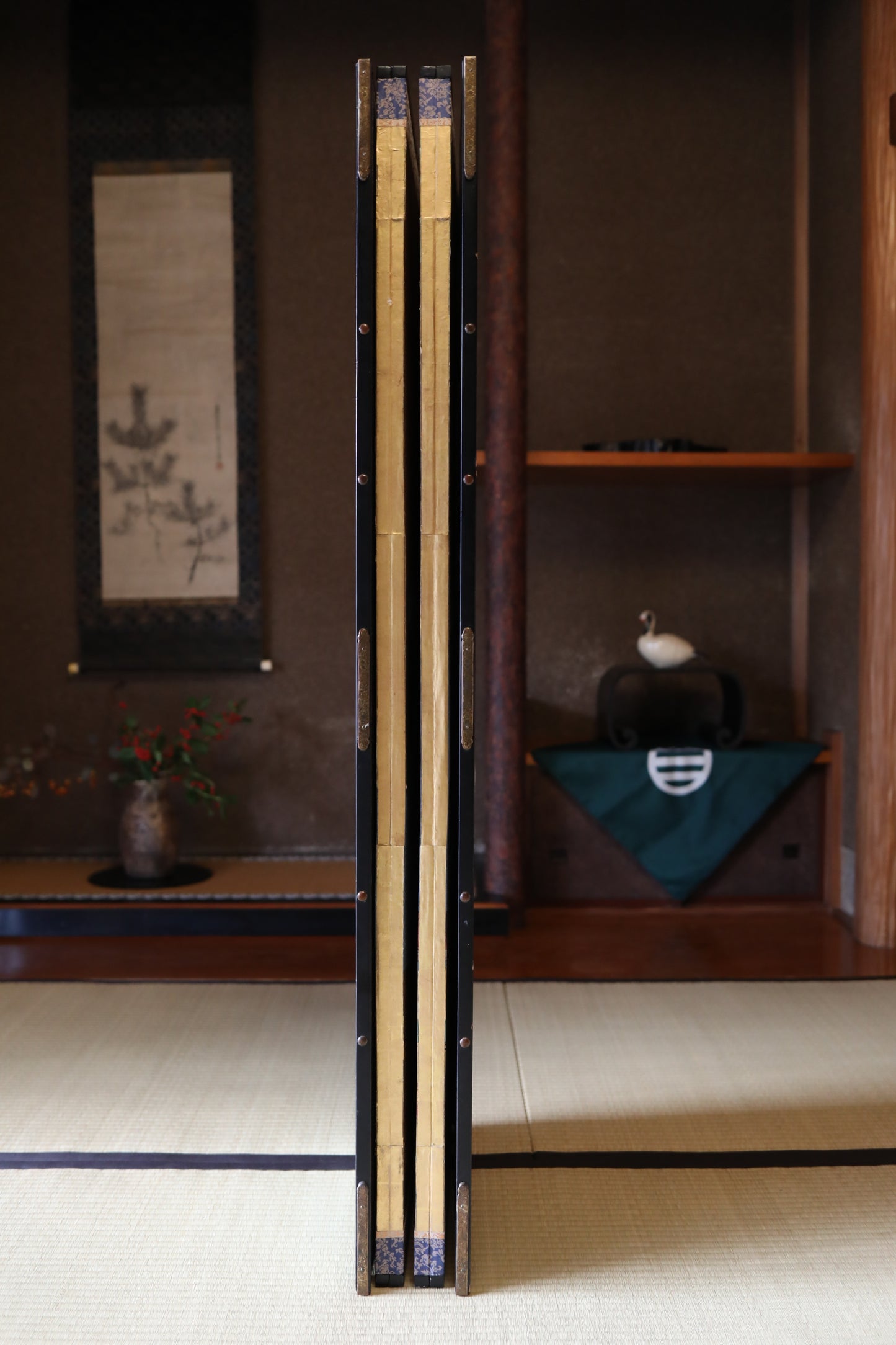 Antique Japanese furniture Byobu wind screen of hand painting Tale of Genji 1700s Real Gold Clouds Sea W111in/W282cm